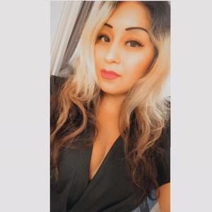 Meet your Posher, Moni